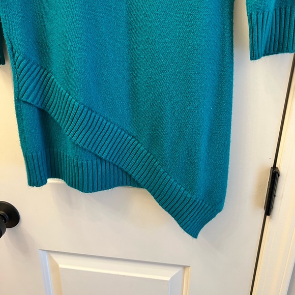 New York & Company 3/4 sleeve teal envelope bottom sweater Womens SZ Small - Picture 2 of 9